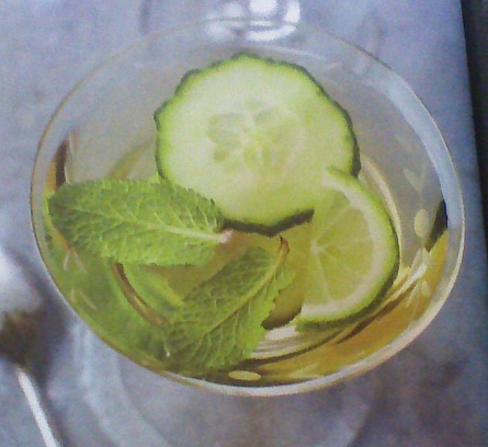 Cocktail th  la menthe et concombre