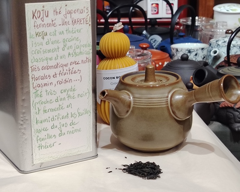 Boite thé Koju et thé en vrac