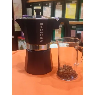 La Cafetière italienne MILANO 6 tasses Stone gaz ou électrique de GROSCHE est une machine à café italienne classique, également appelée moka. Type de feu : gaz, électrique.