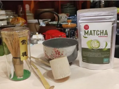 Thé vert Matcha Kurashiku, bols à matcha, chazen, chasaku