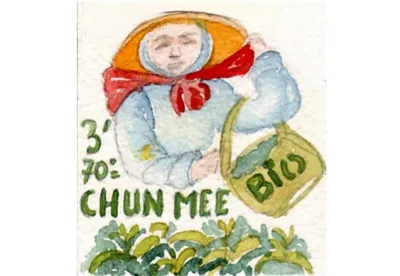 Thé vert de Chine Chun Mee, aux feuilles fines et recourbées. Goût pur, légèrement acidulé et végétal. Un thé vert équilibré, frais et délicat.