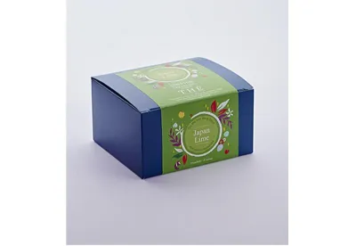 Le thé parfumé Japan Lime est un Sencha ensoleillé par son association audacieuse avec le citron confit. Tasse pleine, sans agressivité. Agréable à boire dès le matin mais aussi glacé l'après midi.