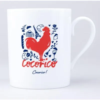 Le Mug In France: Coq, une célébration de la fierté française. Avec son design sobre et élégant, ce mug en porcelaine est décoré à la main dans l'atelier près de Toulouse. Parfait pour vos pauses café, il passe au micro-ondes et au lave-vaisselle.