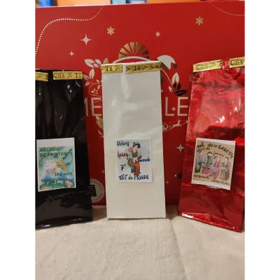L'assortiment de thé "Sérénithé" est composé d'un thé oolong, un thé vert et un thé noir pour vous apporter détente et sérénité tout au long de la journée.