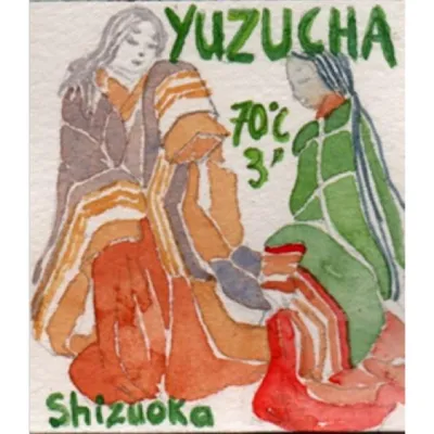 Le thé vert Yuzu Yuzucha est composé de 87% de Sencha de printemps suave et crémeux, 7% d'écorce de Yuzu, et 3% de poudre de Yuzu.