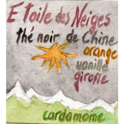 Laissez-vous séduire par le thé noir de Noël "Étoile des Neiges", un mélange envoûtant où l'orange amère rencontre l'impétuosité des épices.