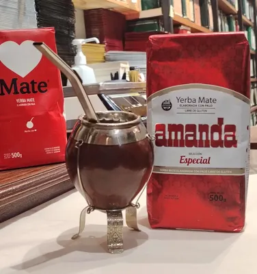 Photo YerbaMaté Amanda Seleccion Especial et calebasse à mate
