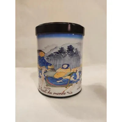 Boîte à thé recouverte d’une protection d’aspect laqué lavable et résistante aux rayures munies d’un double couvercle afin d’optimiser la conservation des thés.Aquarelle Annie Pouillet d'après "Les Cinquante trois relais du Tôkaïdo"Contenance de 100 à