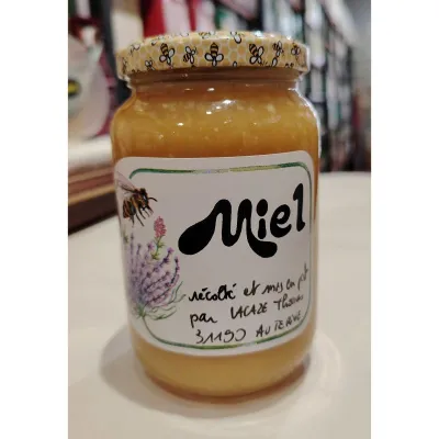 Découvrez le Miel d'Été de Thomas Lacaze, un équilibre parfait entre force et douceur.Composé à 80% de tournesol et 20% de châtaignier, avec une touche de miel de printemps pour une texture crémeuse. Un délice long en bouche, récolté en Occitanie.